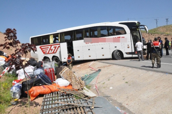 Sivas'ta Otobüs Devrildi: Yaralı Sayısı 39'a Ulaştı