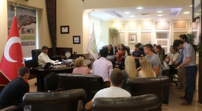 Karabük'te Değişim Programı Öğrencilerinden Rektör Polat'a Veda Ziyareti