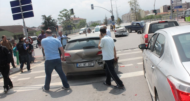 Kocaeli'de Zincirleme Kaza: 5 Yaralı