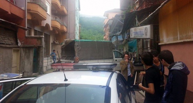 Bartın'da Dikkatsiz Sürücü Kendi İş Yerine Daldı