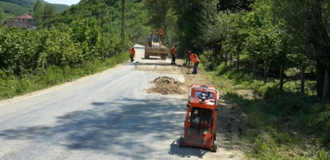 Düzce'de Köy Yollarında Yama Çalışması Başladı