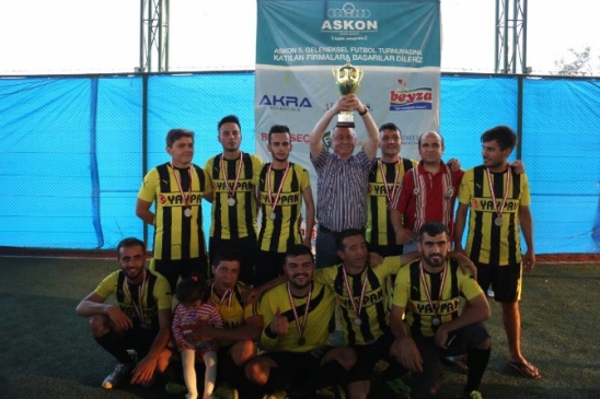 Adana'da Futbol Turnuvası Şampiyonu Yaypan Mobilya Oldu