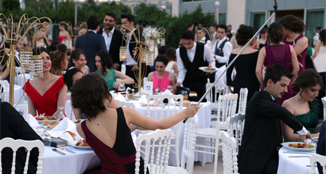 Uludağ Üniversitesi'nde Mezuniyet Töreni Coşkuyla Gerçekleşti