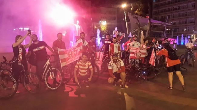 Antalya'da Antalyasporlu Bisikletçiler Şampiyonluk Turu Attı