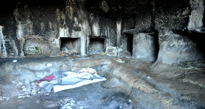 Bodrum'daki Tarihi Mezarlıklar Çöplüğe Döndü