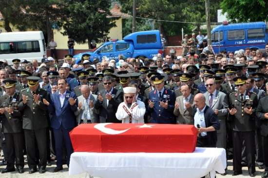 Balıkesir'de Şehit Uzman Onbaşı Tayfun Meşe'ye Veda Edildi