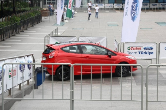 Bursa'da Hız Tutkunlarına Mini Şov: Ralli Heyecanı Yaşandı