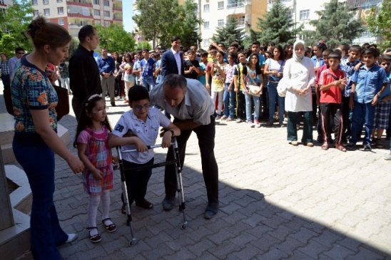Siirt'te Engelli Çocukların Karne Sevinci Yaşandı