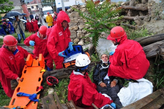 Uşak'ta Gerçeğini Aratmayan UMKE Tatbikatı Yapıldı