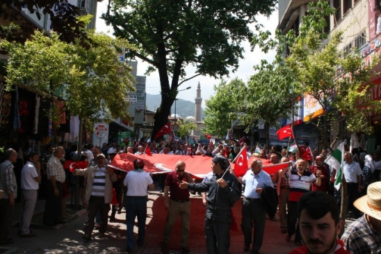 Bursa'da Fındık İçin Horon Teperek Yürüdüler