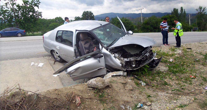 Tosya'da Trafik Kazası: 5 Yaralı Aile Hastaneye Kaldırıldı