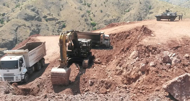 Adıyaman'da Terör Örgütü İş Makinelerini Yaktı