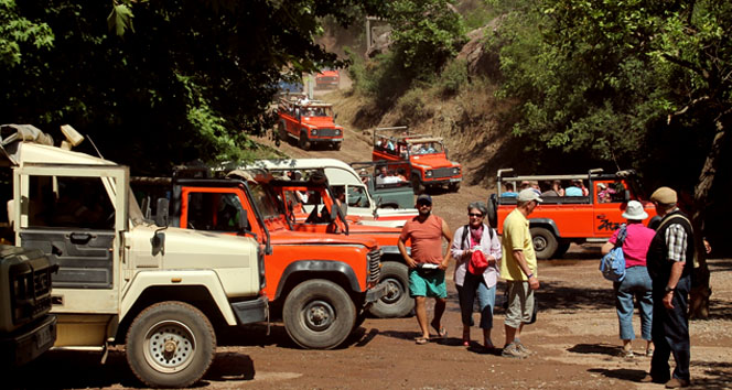 Turgut Şelalesi'nde Turist Yoğunluğu: İlgisizlik Sorunları Büyüyor