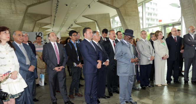 Paris'te "Güvenli Liman Türkiye" Sergisi Açıldı