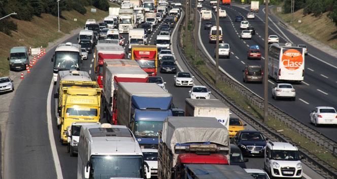Edirne İstikametinde TEM Otoyolunu Kilitleyen Kaza