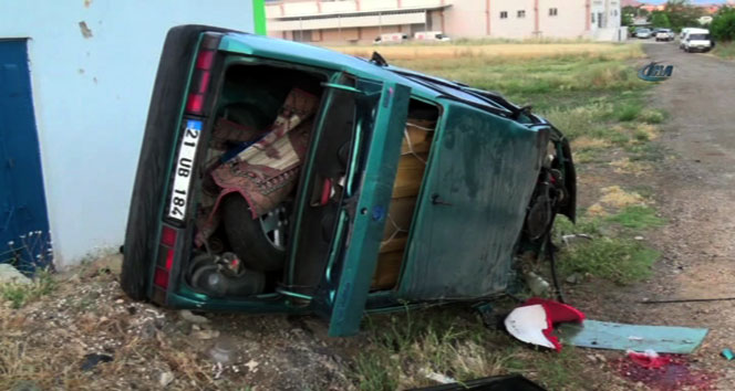 Elazığ'da Kaldırıma Çarpan Otomobilde 1 Ölü, 2 Yaralı