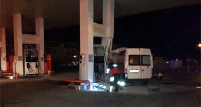 Yozgat'ta Kaza: Minibüs Akaryakıt Pompasına Çarptı