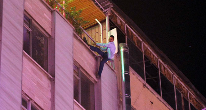 Gaziantep'te Bunalım Geçiren Genç Adam Yedinci Kattan Atladı