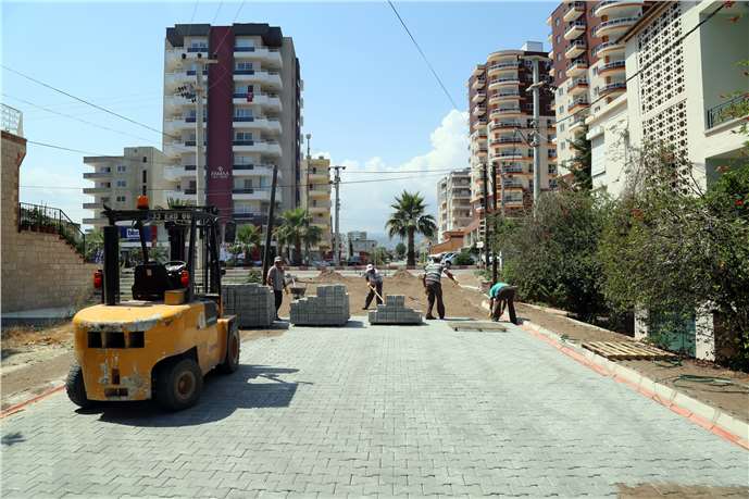 Erdemli'de Parke Yol Çalışmaları Hız Kesmeden Devam Ediyor