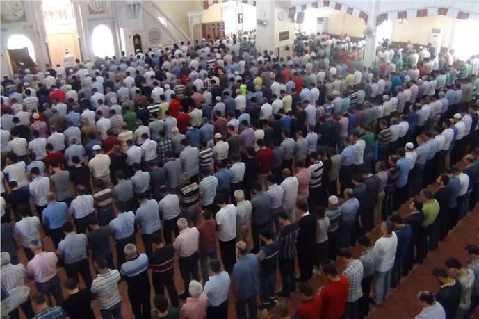 Ramazanın İlk Cuma Namazında Mersin de Camiiler Doldu Taştı