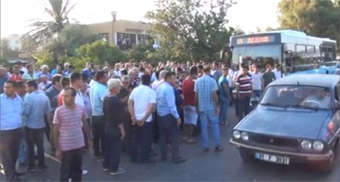 Silifke de Karayolunu Trafiğe Kapattılar