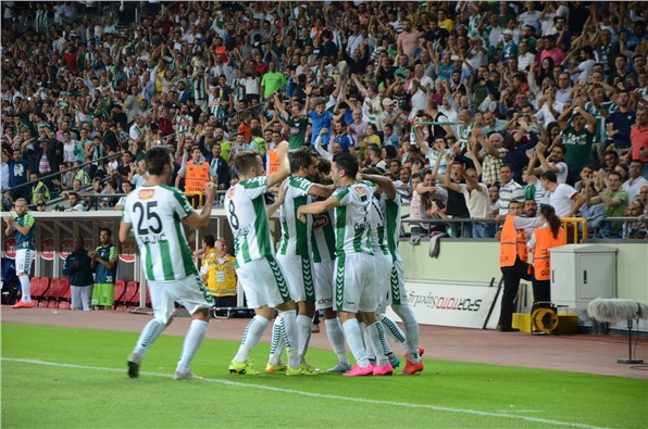 Torku Konyaspor 1 - Galatasaray: 2 (İlk yarı)