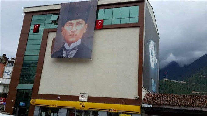 Artvin Belediyesi ile Telekom arasında Atatürk posteri krizi