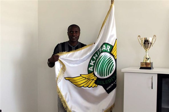 Akhisarspor, St-Etienne'den N'guemo ile sözleşme imzaladı