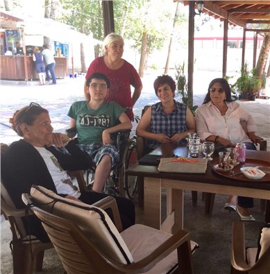 Eğitim gönüllüsü Akçelik’ten, engelli öğrenciye anlamlı destek