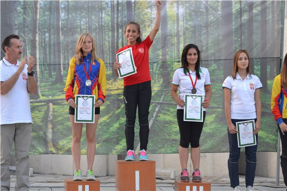 Oryantiringte madalya avı sürüyor