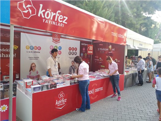 Körfez Yayınları İzmir Fuar'ında öğrencilerle buluştu