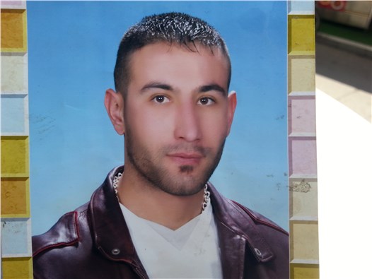 Oğlunun katilinin bulunmasını isteyen baba, kapı kapı geziyor