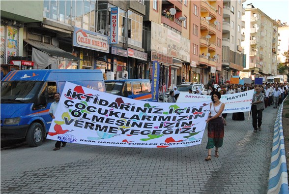 Hakkari'de 1 Eylül Dünya Barış Günü yürüyüşü düzenlendi