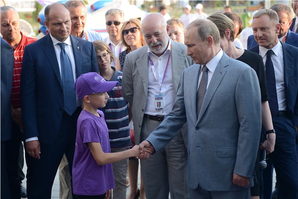 Putin 11 yaşındaki Denis’e rublenin neden düştüğünü anlattı