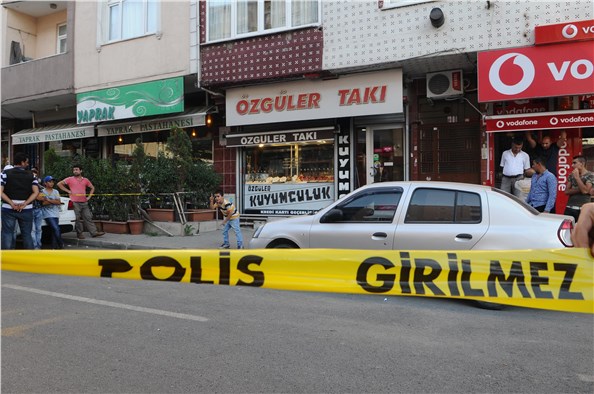 Uzun namlulu silahlı 4 kişi kuyumcu soydu