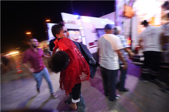 Çorum'da otomobil düğün konvoyuna daldı 2 ölü, 9 yaralı