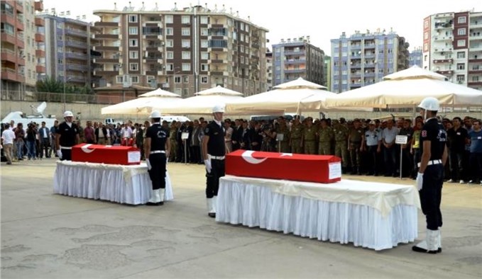Diyarbakır’da şehit polis memurları için tören