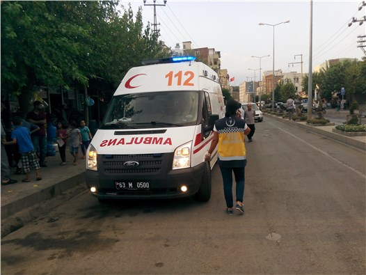 Ambulans kaza yaptı, hasta özel araçla hastaneye götürüldü