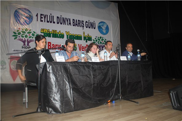 'Birlikte Yaşam İçin Barışa Ses Ver' panelinde barış mesajı verildi