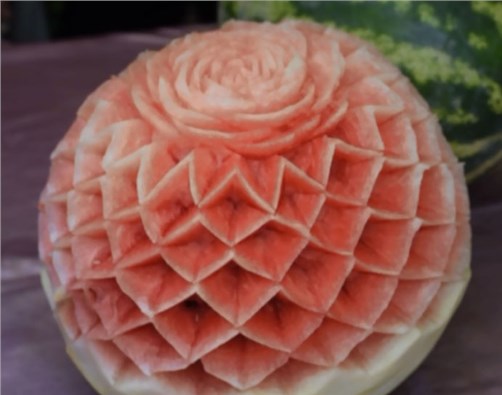 Kazak sanatçılar karpuzu sanata dönüştürdü