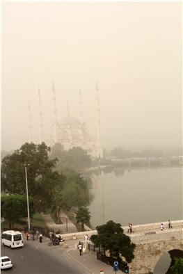 Toz bulutu Adana’yı esir aldı