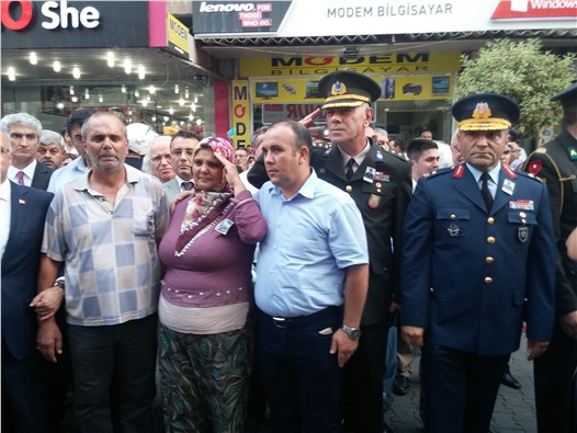 Salihlili şehit Özgür Yatakdere’yi binler dualarla uğurladı