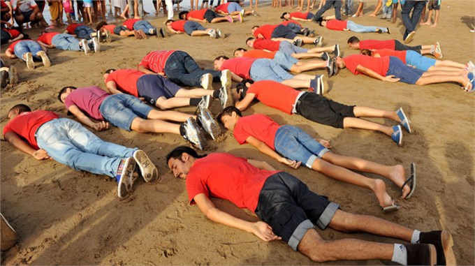 Rabat Plajı'nda Aylan Kûrdi için eylem