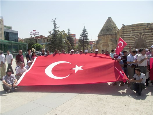 Kırşehir Memur-Sen, Cacabey Meydanı'nda terörü lanetledi