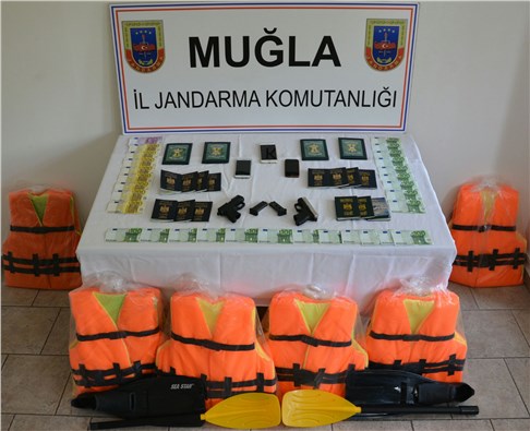 Bodrum'da iki göçmen kaçakçılığı zanlısı tutuklandı