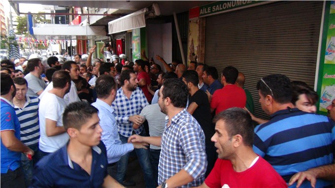 Ülkü Ocakları'nın teröre tepki yürüyüşünde gerginlik