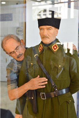 Büyükerşen’den İzmir'e 9 Eylül sürprizi