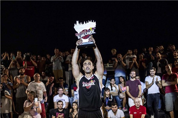 Gediz'in antrenörü Dünya Sokak Basketbolu'nda şampiyon oldu