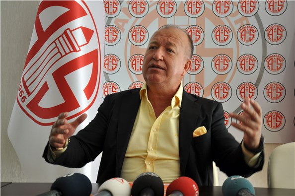 Sponsorlarla alınan Samuel Eto’o, kendi parasını çıkardı