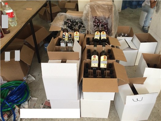 İzmir'de bin 603 şişe sahte içki ele geçirildi